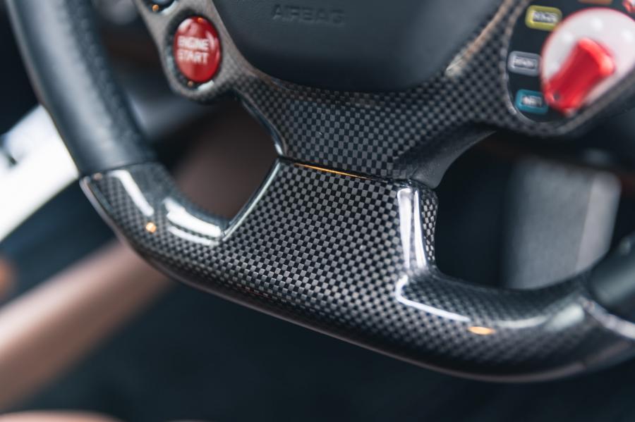 Детали интерьера Ferrari F12berlinetta 2014 года  (UK) (фото 65 из 276)